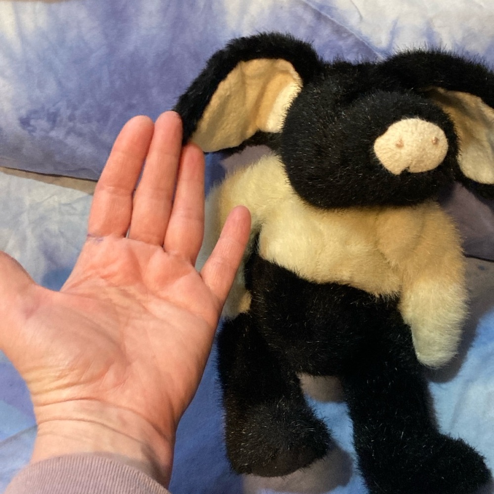 Boyd’s Bears Maggie O’Pigg Black and Cream 11” Jointed Pig